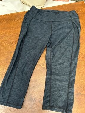 Danskin Dark Heather Gray Cropped Fitness Leggings, hidden waistband pocket.